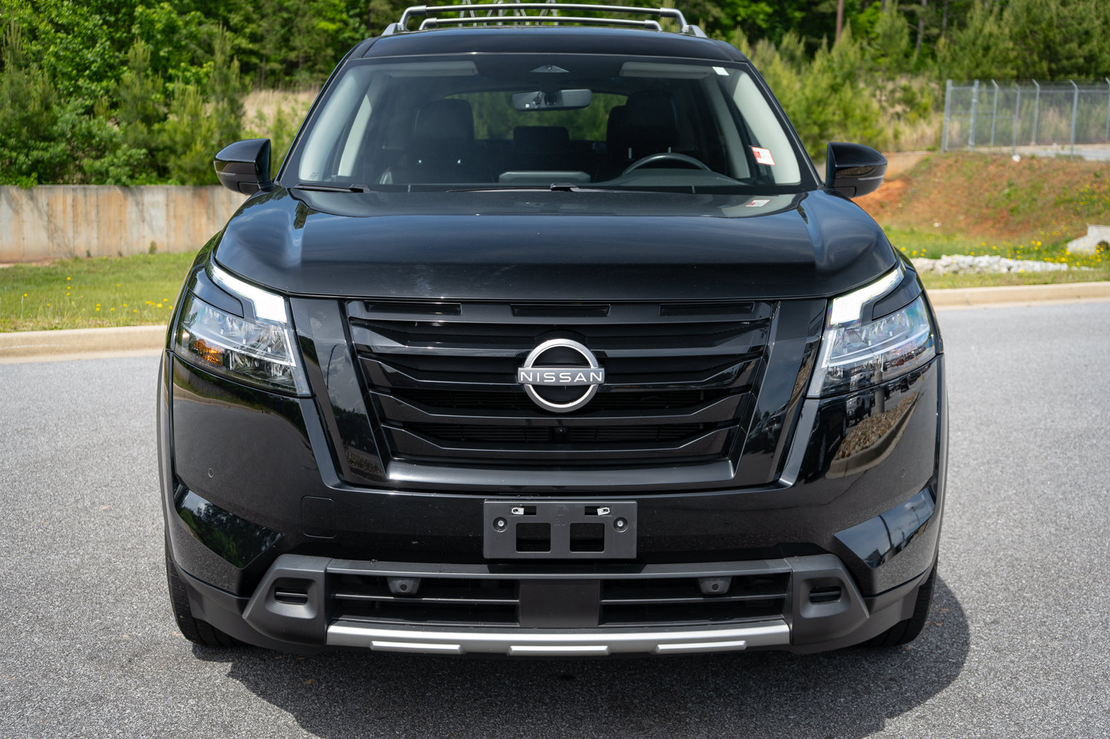 Used 2024 Nissan Pathfinder SL w/ Black Appearance Package FWD image 2