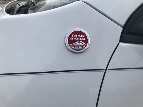 Used 2016 Jeep Cherokee Trailhawk w/ Comfort/Convenience Group image 45