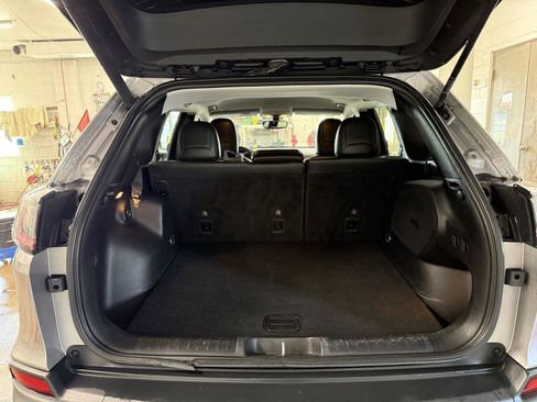 Used 2019 Jeep Cherokee Limited AWD/4WD image 24
