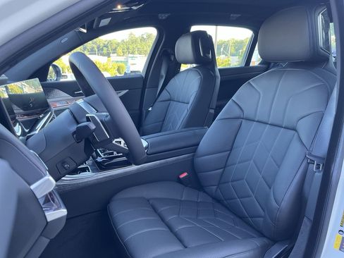 Used 2025 BMW i7 eDrive50 w/ M Sport Package image 14