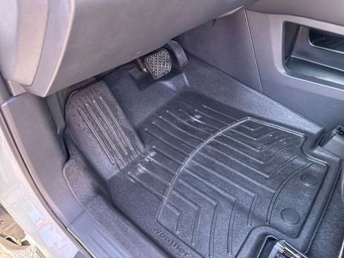 Used 2024 Nissan Pathfinder S image 14