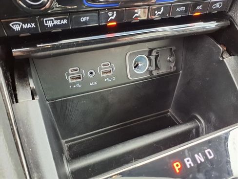 Used 2023 Jeep Grand Cherokee L Laredo image 8