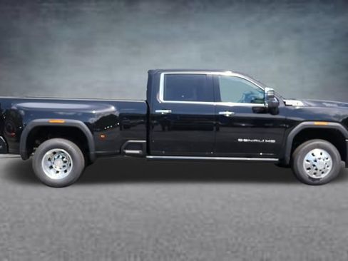 New 2026 GMC Sierra 3500 Denali w/ Denali Reserve Package AWD/4WD image 2