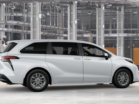 New 2026 Toyota Sienna LE FWD image 13