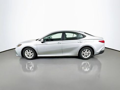 Used 2025 Toyota Camry LE image 3