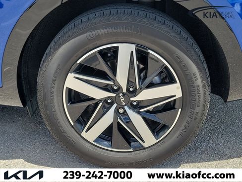 Used 2023 Kia Sorento S w/ Panoramic Sunroof Package FWD image 10