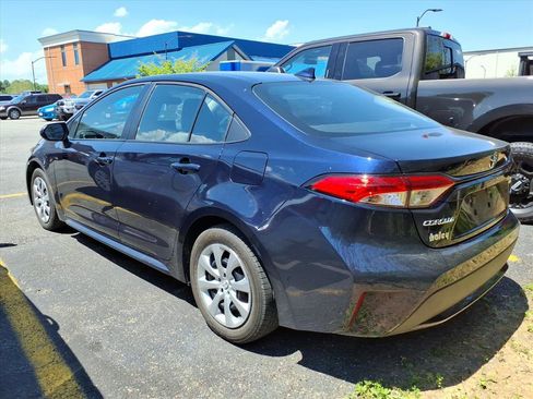 Used 2022 Toyota Corolla LE w/ Carpet Mat Package (TMS) FWD image 5