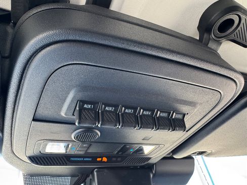 New 2025 Ford Bronco Badlands image 19