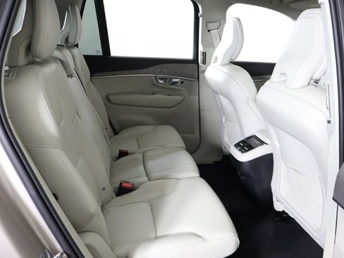 Used 2024 Volvo XC90 B5 Plus AWD/4WD image 42