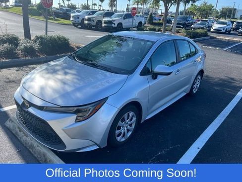 Used 2020 Toyota Corolla LE FWD image 2