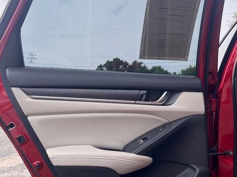 Used 2018 Honda Accord Touring image 14