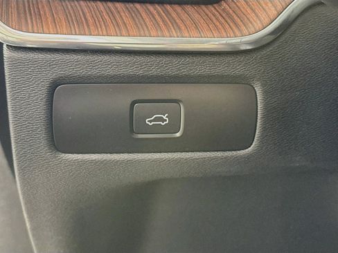 Used 2023 Volvo XC60 B5 Plus w/ Protection Package Premier AWD/4WD image 10