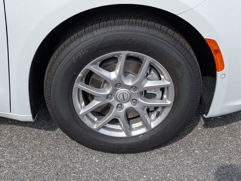 New 2026 Chrysler Pacifica Select image 5