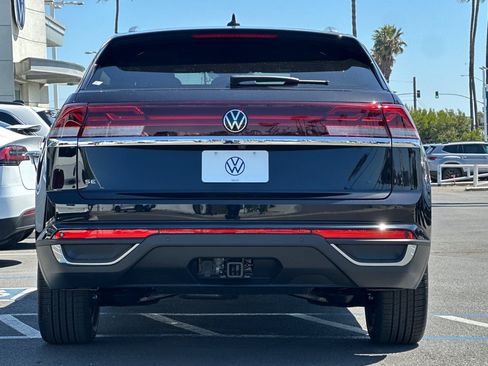 New 2026 Volkswagen Atlas Cross Sport SE FWD image 6
