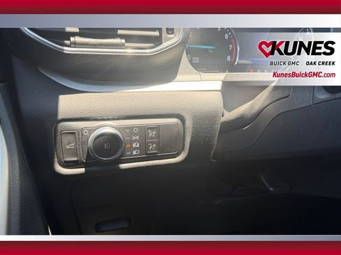 Used 2023 Ford Explorer XLT w/ Equipment Group 202A AWD/4WD image 18