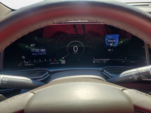 Used 2021 Cadillac Escalade Premium Luxury image 14