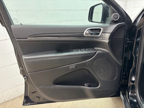 Used 2019 Jeep Grand Cherokee Limited AWD/4WD image 25