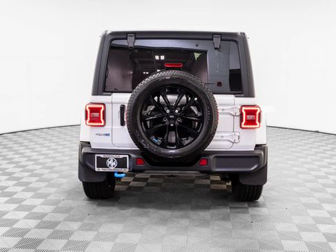 Used 2022 Jeep Wrangler Unlimited Sahara w/ Cold Weather Group image 4