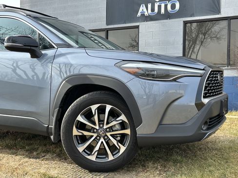 Used 2025 Toyota Corolla Cross XLE w/ Convenience Package image 3