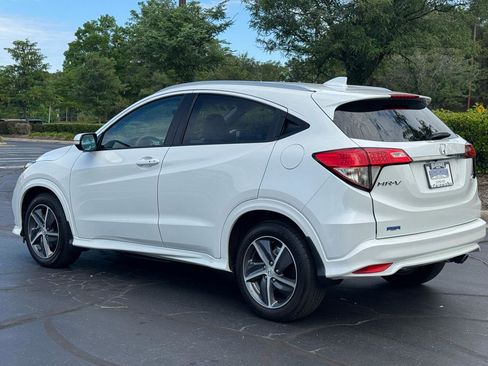Used 2019 Honda HR-V Touring image 3