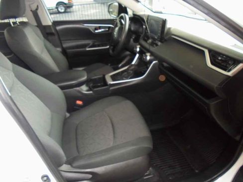Used 2022 Toyota RAV4 XLE image 8