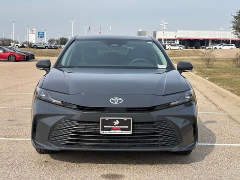 Used 2025 Toyota Camry LE image 3