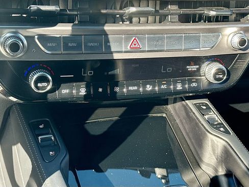 Used 2024 Kia Telluride EX w/ EX Captain's Chair Package FWD image 16
