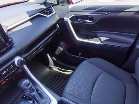 Certified 2022 Toyota RAV4 XLE w/ Convenience Package FWD image 22