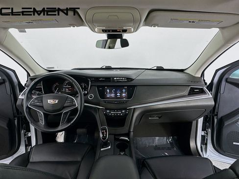 Used 2018 Cadillac XT5 Premium Luxury image 11