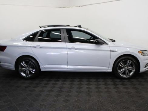 Used 2019 Volkswagen Jetta R-Line w/ R-Line Cold Weather Package FWD image 5