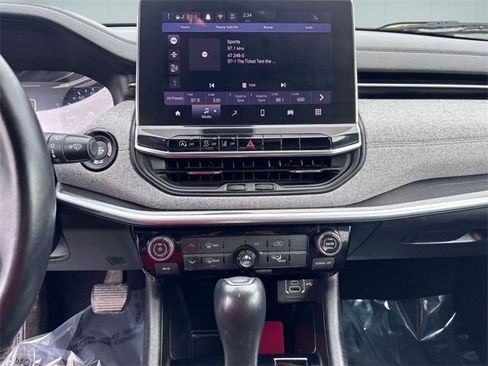 Used 2022 Jeep Compass Latitude image 21