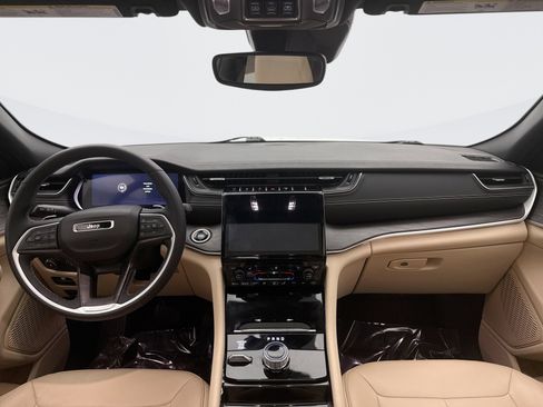 Used 2023 Jeep Grand Cherokee Limited image 14