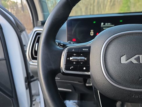 Used 2024 Kia Sorento S image 16