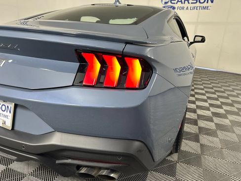 Used 2025 Ford Mustang GT Premium RWD image 12