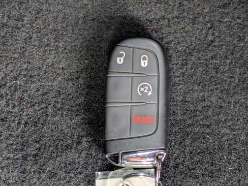 Used 2025 Jeep Compass Limited w/ Sun & Sound Group AWD/4WD image 35