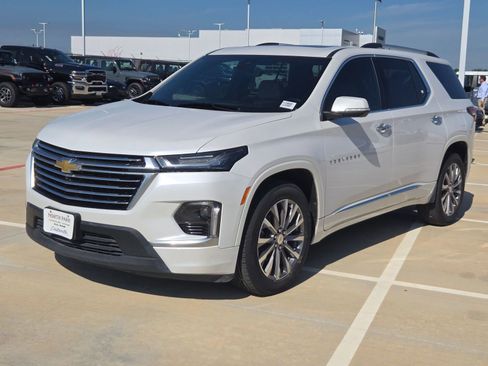 Used 2023 Chevrolet Traverse Premier AWD/4WD image 7