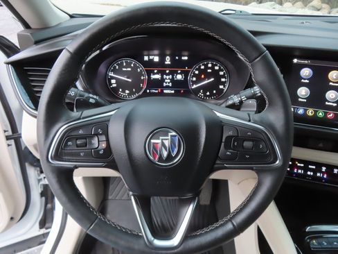 Used 2023 Buick Envision Avenir image 22