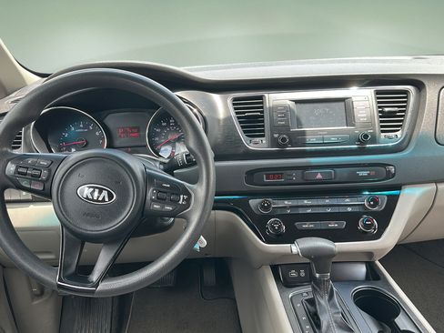 Used 2018 Kia Sedona L FWD image 15