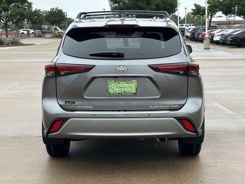 New 2026 Toyota Highlander Platinum AWD/4WD image 4