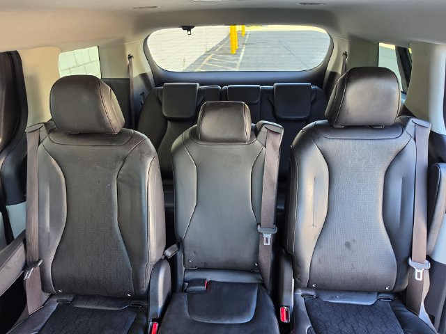 Used 2022 Kia Carnival LX FWD image 22