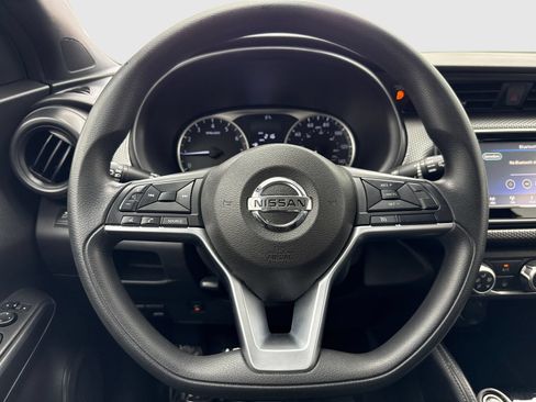 Used 2018 Nissan Kicks S FWD image 19