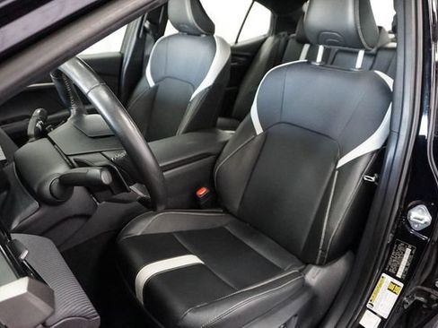 Used 2025 Toyota Camry SE FWD image 11