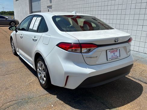 Used 2024 Toyota Corolla LE FWD image 5