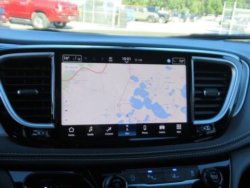 New 2026 Chrysler Pacifica Limited w/ Uconnect Theater Family Group FWD image 23