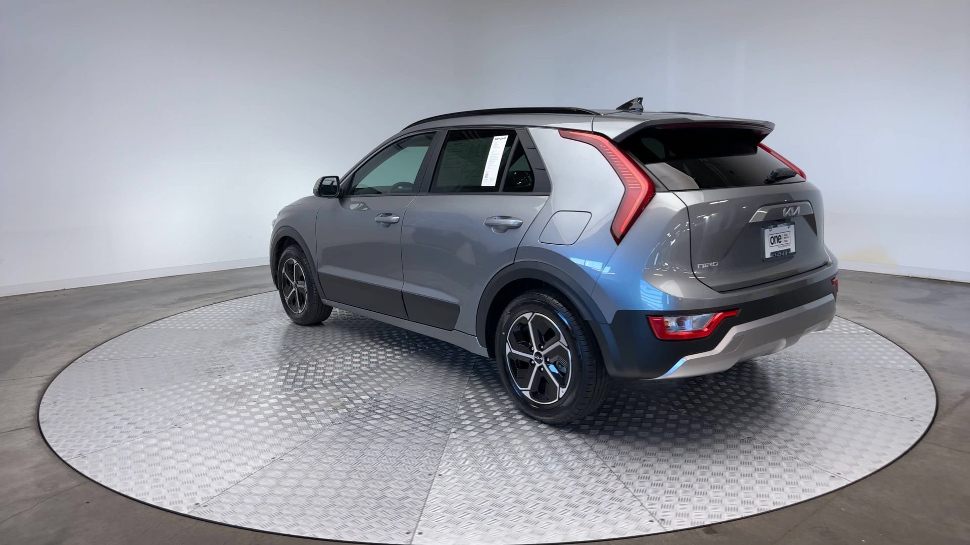 Used 2024 Kia Niro LX FWD image 6