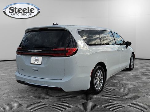 New 2026 Chrysler Pacifica Select FWD image 5