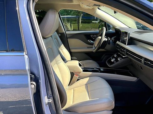 Used 2022 Lincoln Corsair AWD w/ Premium Package image 7