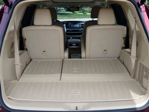 Used 2014 Toyota Highlander Limited Platinum AWD/4WD image 16
