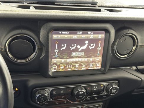 Used 2021 Jeep Wrangler Unlimited Sahara image 21