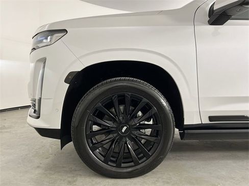 Used 2024 Cadillac Escalade ESV Premium Luxury w/ Performance Package image 34